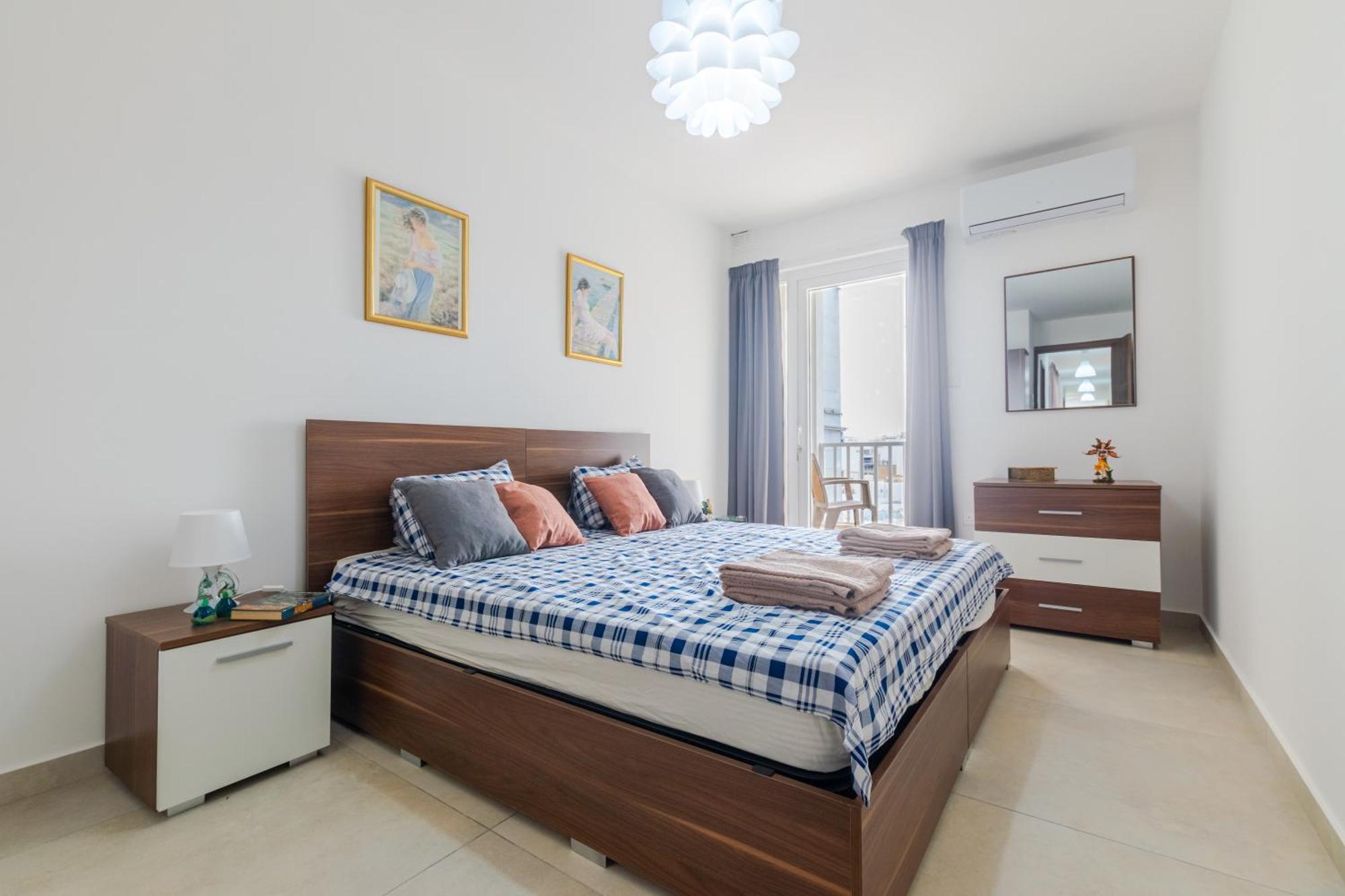 Апартаменты Brand New 3bdr 2 Bth Block B *