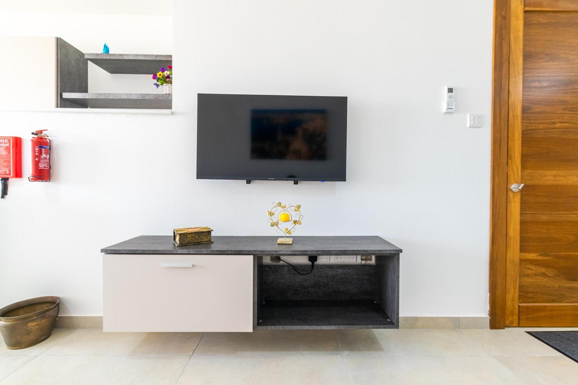 Апартаменты Brand New 3bdr 2 Bth Block B